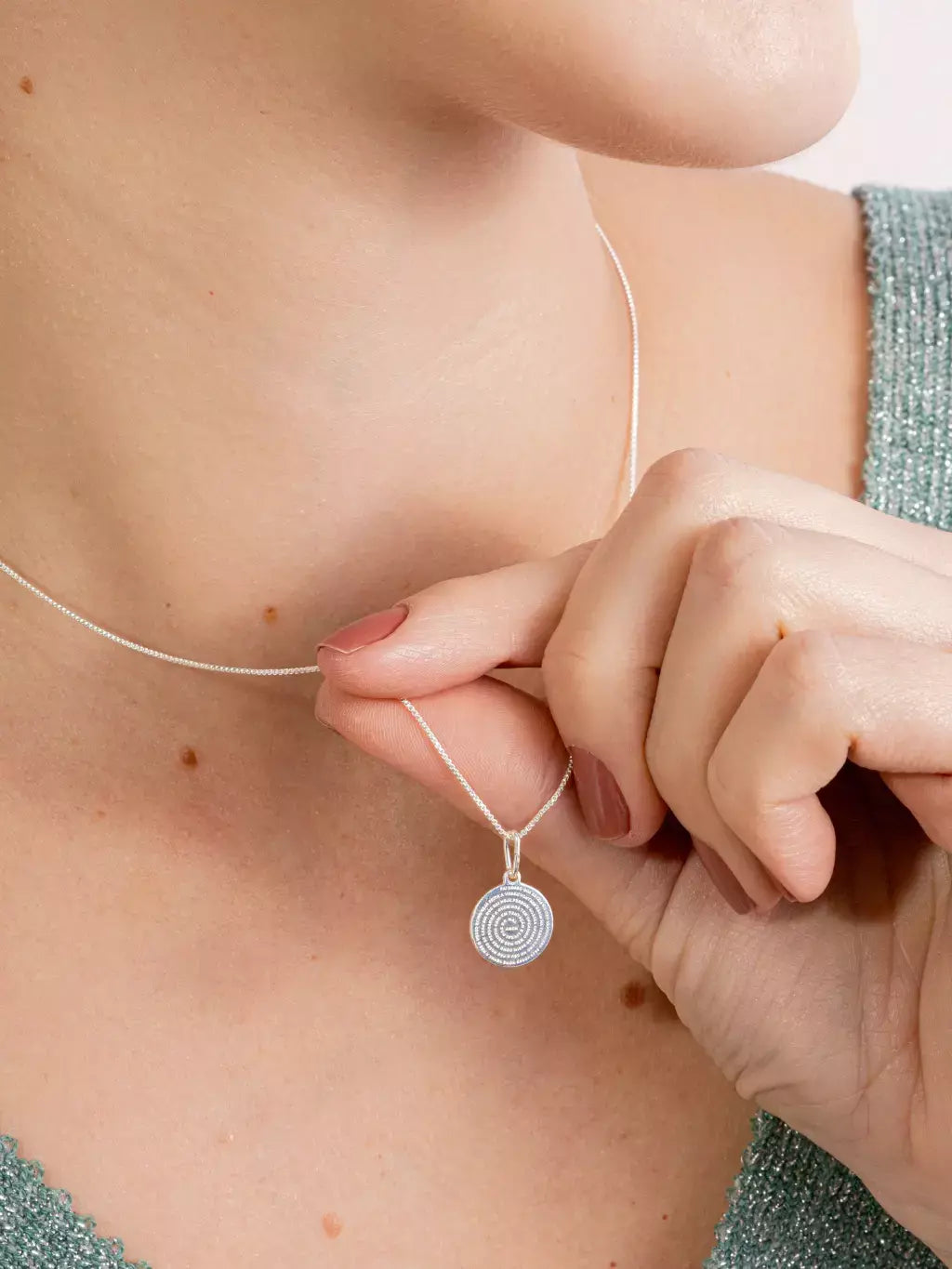 Colar Feminino em Prata 925 Medalha Pai Nosso Minimalista – Serenité