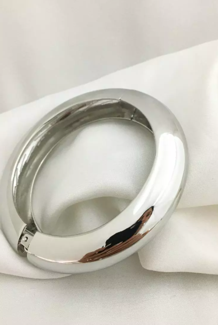 Bracelete Feminino Oval Liso em Metal Polido – Serenité