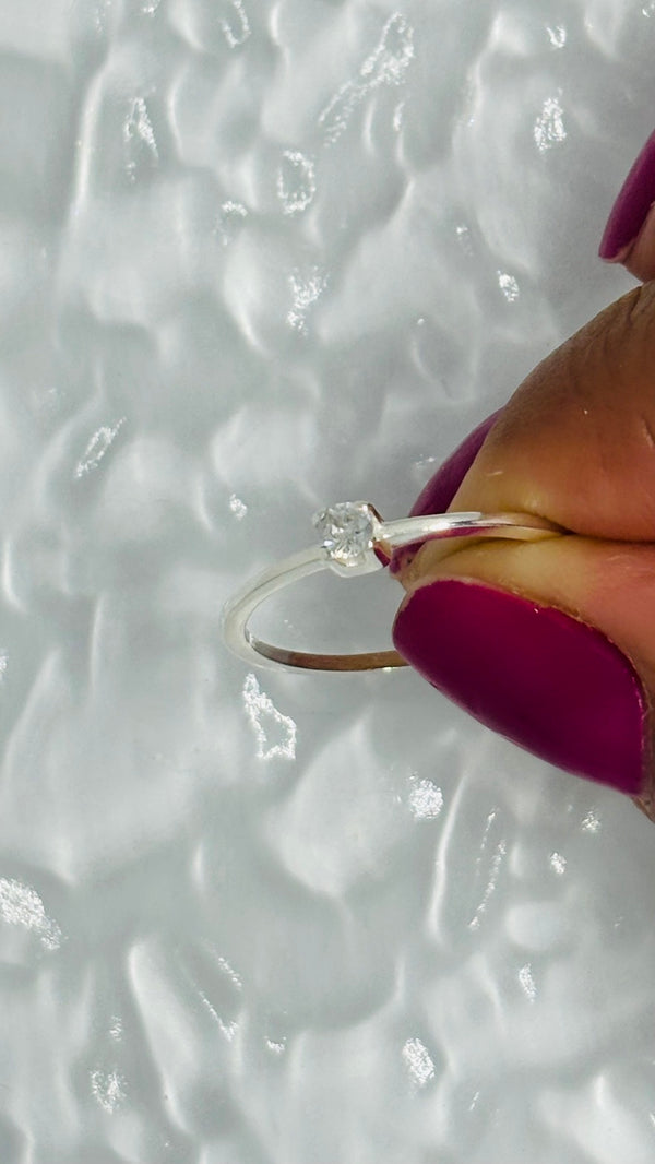 Anel Feminino Solitário com Cristal em Prata Lisa – Serenité