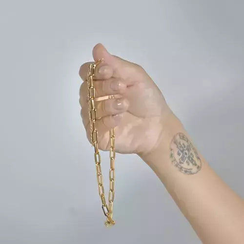 Colar Gargantilha Feminino com Elos Compridos em Banho Dourado – Serenité