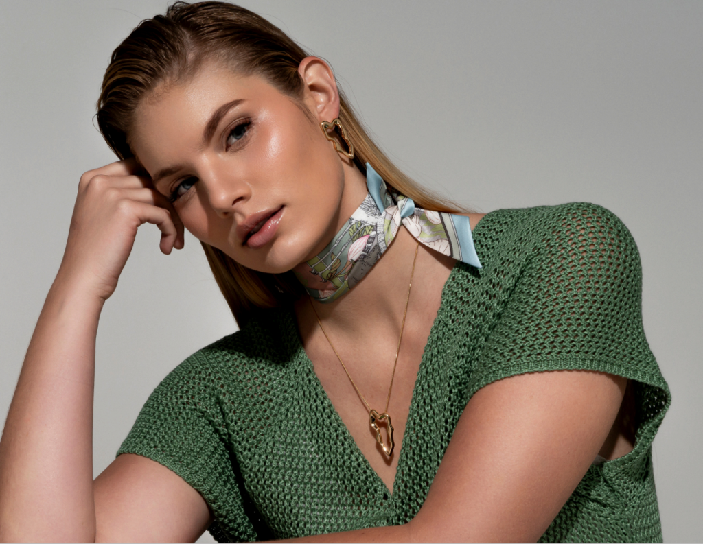Colar Feminino Solare Banho de Ouro 18K com Pingente Orgânico – Serenité