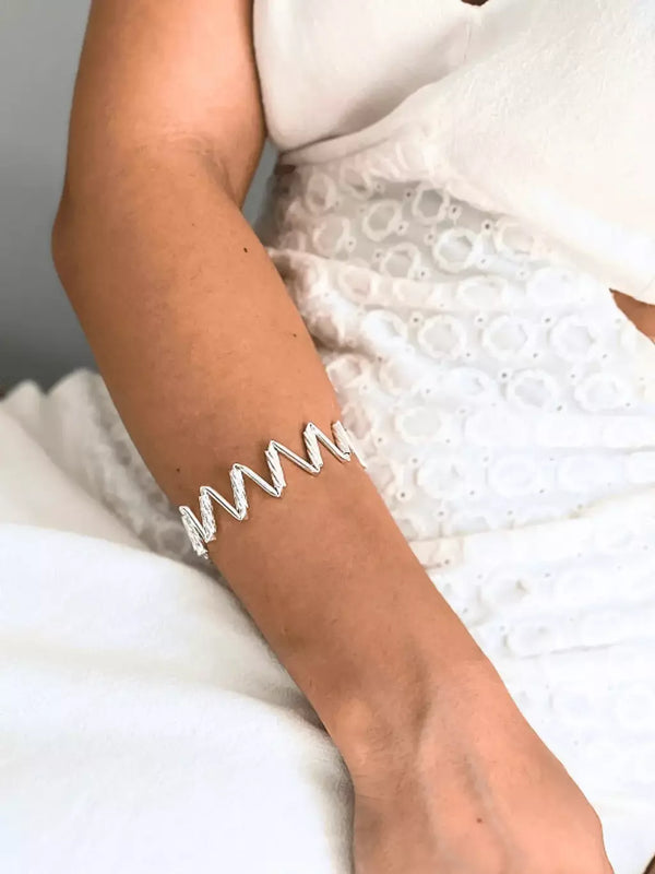 Bracelete Feminino Zig Zag Ajustável com Banho de Prata – Serenité