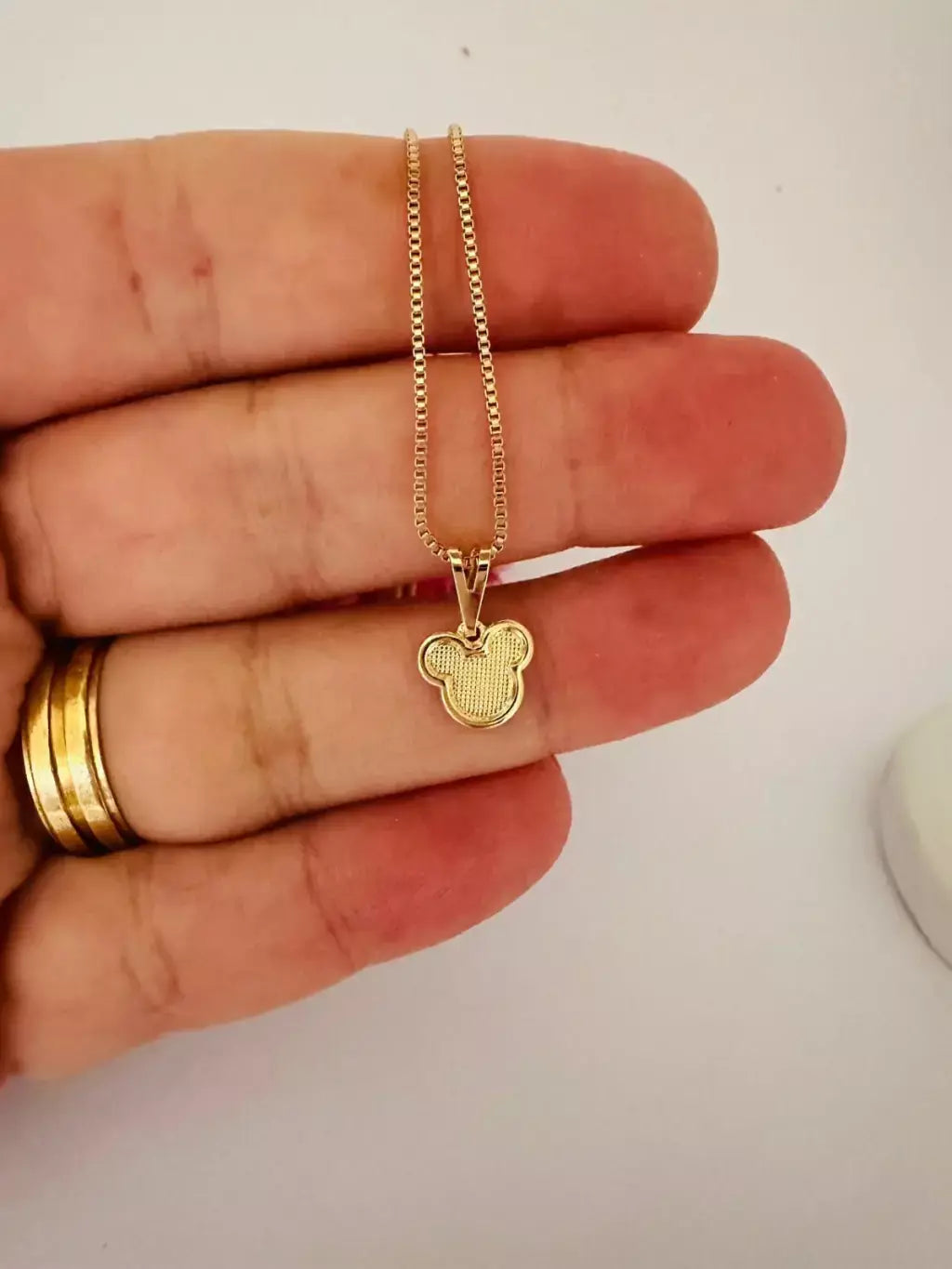 Colar Feminino Minnie com Pingente Delicado em Banho de Ouro – Serenité