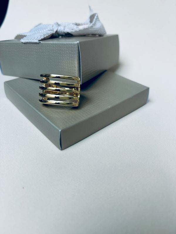 Anel Feminino Gladiador Ajustável com Banho de Ouro em Metal Premium – Serenité