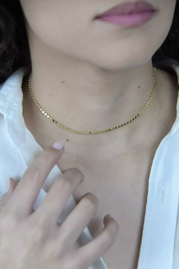 Colar Gargantilha Feminina Medalhinhas Achatadas em Metal com Banho de Ouro – Serenité
