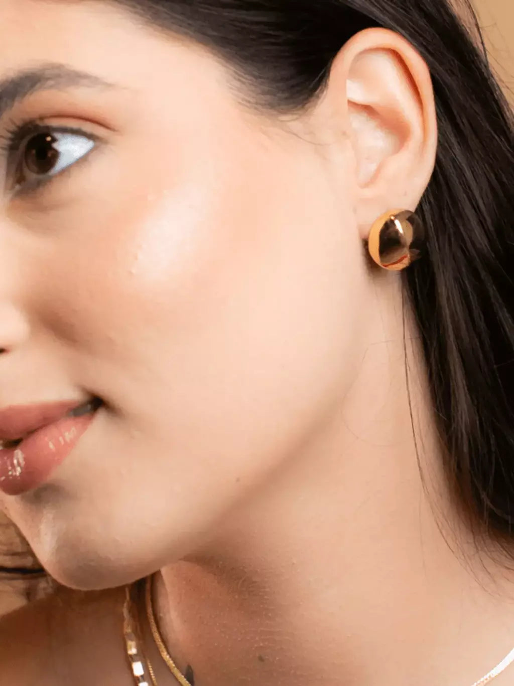 Brinco Feminino Redondo com Banho de Ouro 18K Minimalista – Serenité