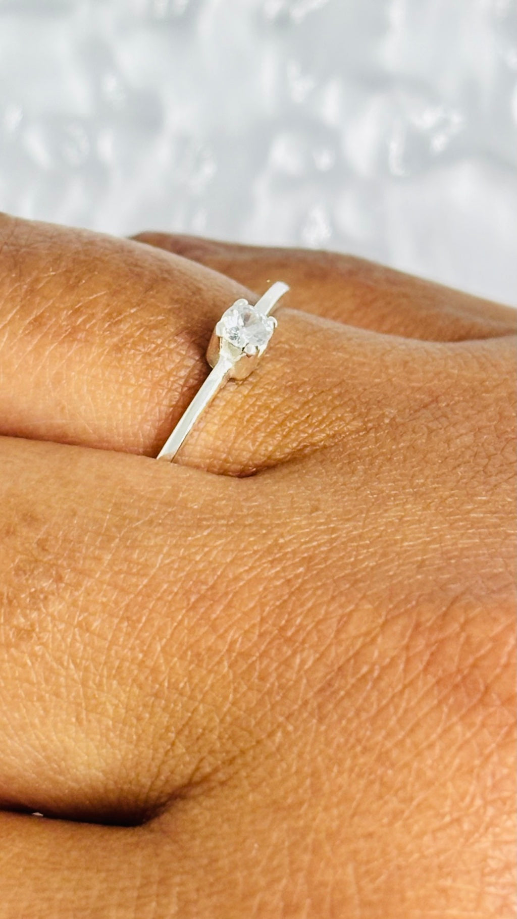 Anel Feminino Solitário com Cristal em Prata Lisa – Serenité