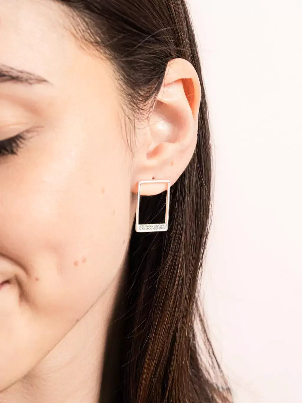 Brinco Feminino em Prata 925 Retangular com Base Cravejada – Serenité