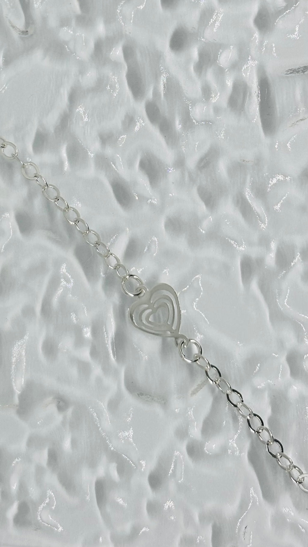 Pulseira Feminina Coração Vazado em Metal Hipoalergênico – Serenité