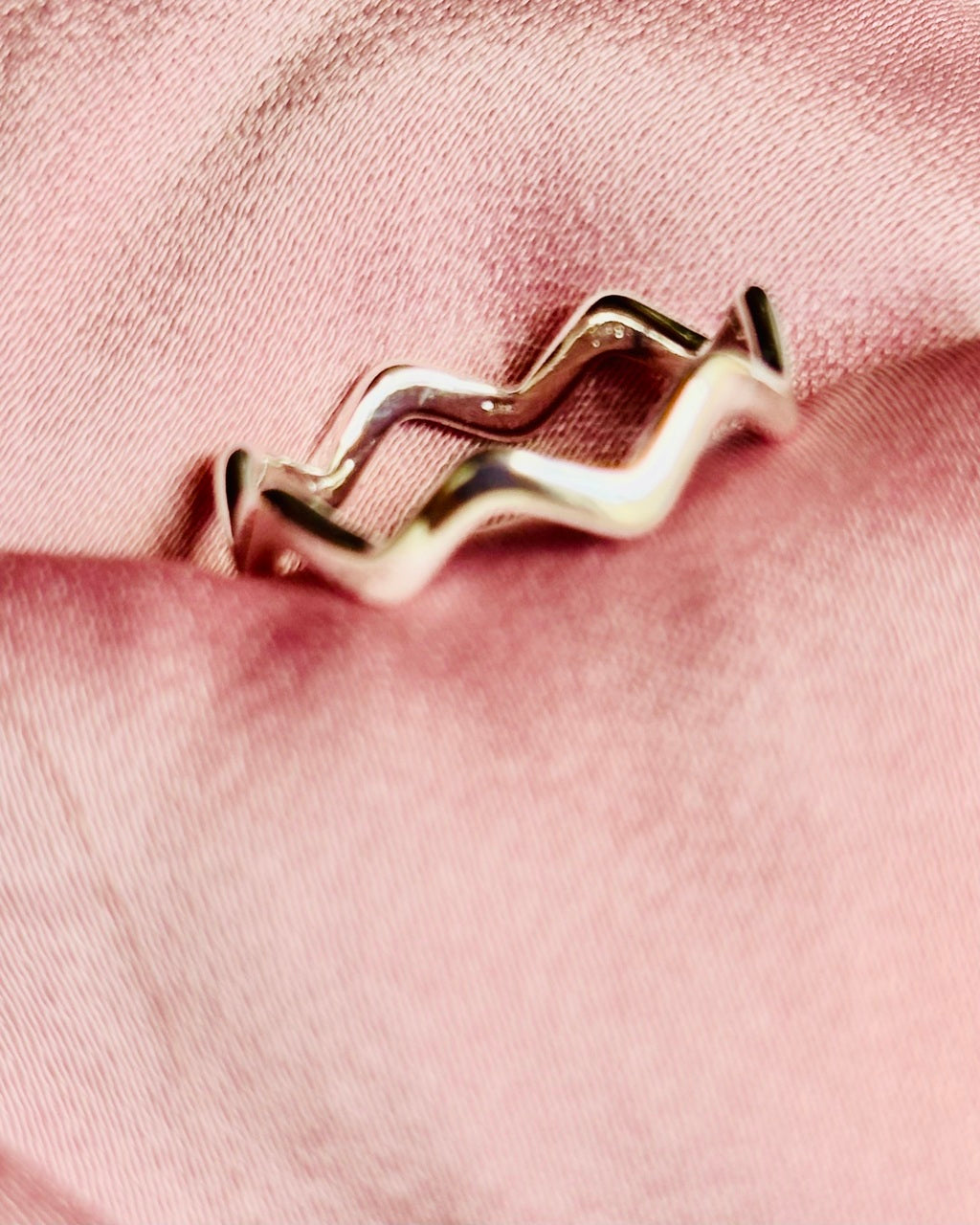 Anel Feminino Zigzag Minimalista em Prata 925 – Serenité