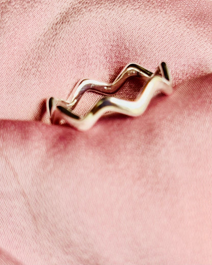Anel Feminino Zigzag Minimalista em Prata 925 – Serenité
