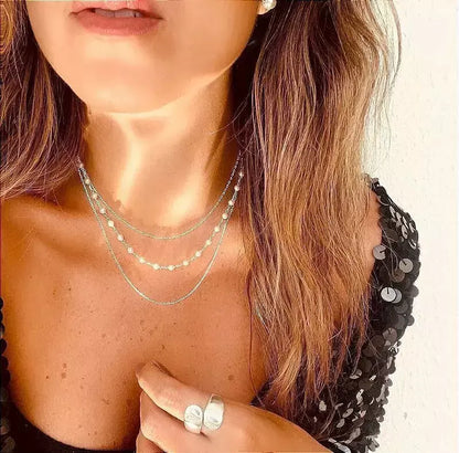 Colar Feminino Triplo com Pérolas em Banho Dourado – Serenité