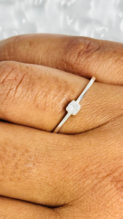 Anel Feminino Solitário com Cristal em Prata Lisa – Serenité