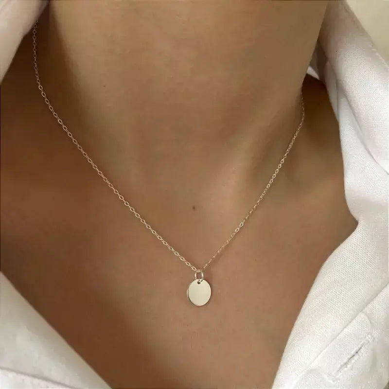 Colar Feminino Minimalista com Pingente Redondo em Banho de Prata – Serenité