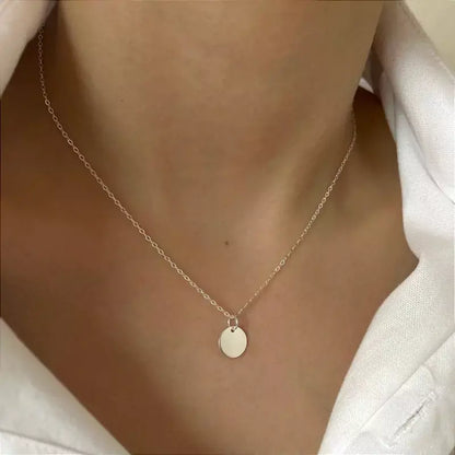 Colar Feminino Minimalista com Pingente Redondo em Banho de Prata – Serenité