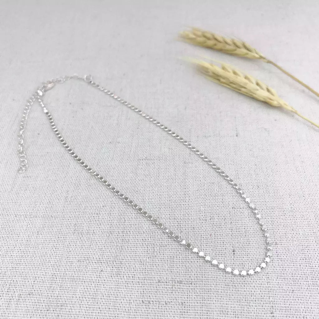 Colar Gargantilha Feminina com Medalhinhas Achatadas em Banho de Prata – Serenité