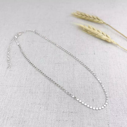Colar Gargantilha Feminina com Medalhinhas Achatadas em Banho de Prata – Serenité