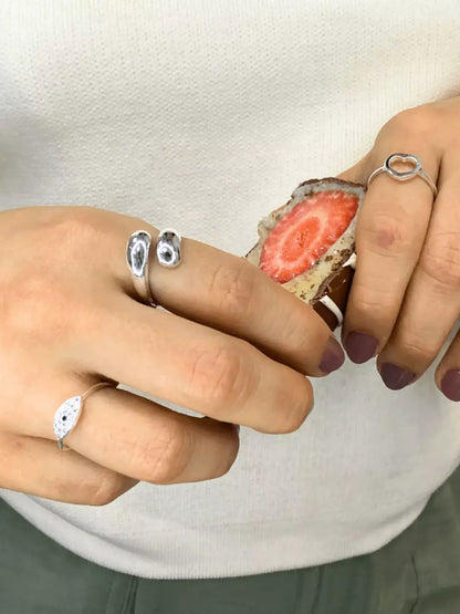 Anel Feminino Ajustável Gota Minimalista Banhado a Prata – Serenité