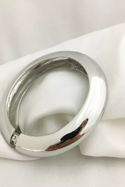 Bracelete Feminino Oval Liso em Metal Polido – Serenité
