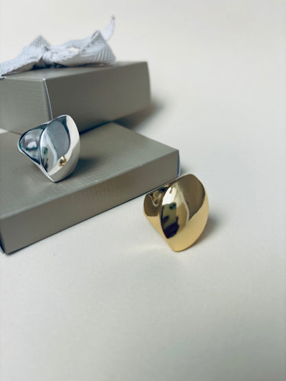 Anel Feminino Oval Bombê Banhado a Ouro 18K em Metal Hipoalergênico – Serenité