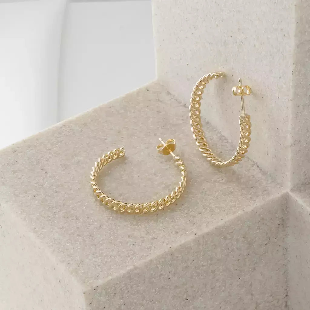 Brinco Argola Feminina Média com Correntinha em Banho de Ouro – Serenité
