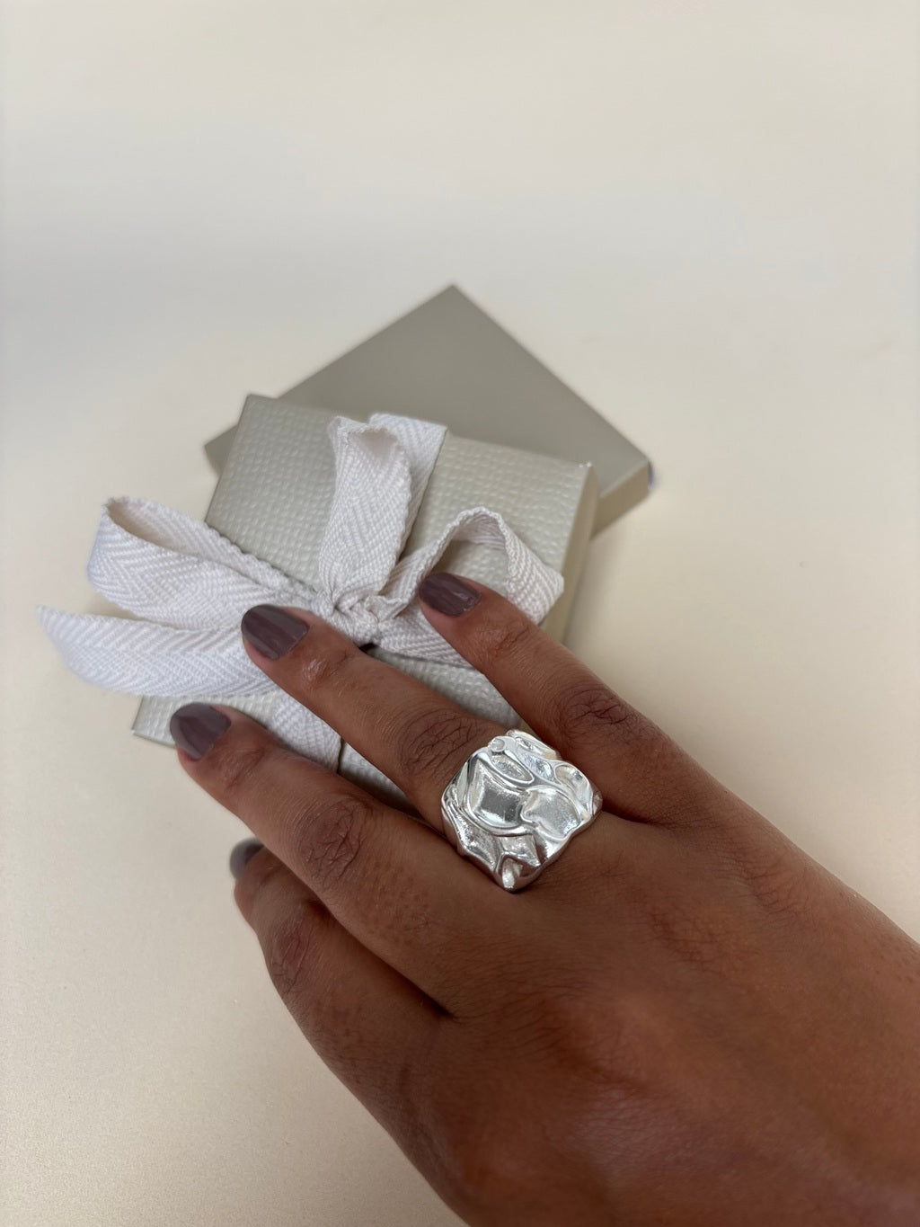Anel Feminino Elemental Ajustável Banhado a Prata em Metal Premium – Serenité