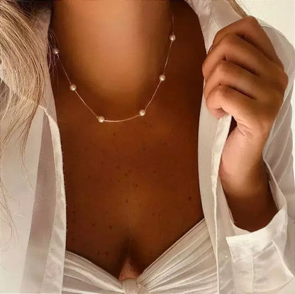 Colar Feminino com Pérolas Naturais em Corrente Dourada – Serenité
