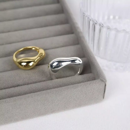 Anel Feminino Orgânico Abaulado em Metal com Banho de Prata – Serenité