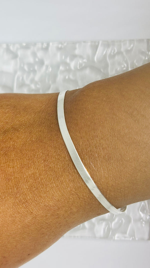 Pulseira Feminina Espinha de Peixe 3mm em Prata Lisa – Serenité