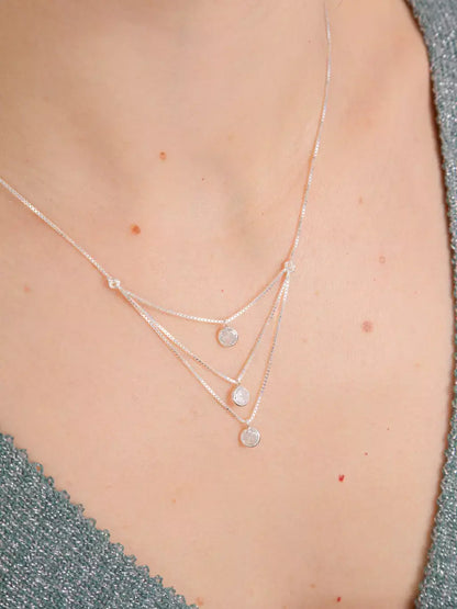 Colar Feminino em Prata 925 com Correntes em Camadas e 3 Pontos de Luz – Serenité