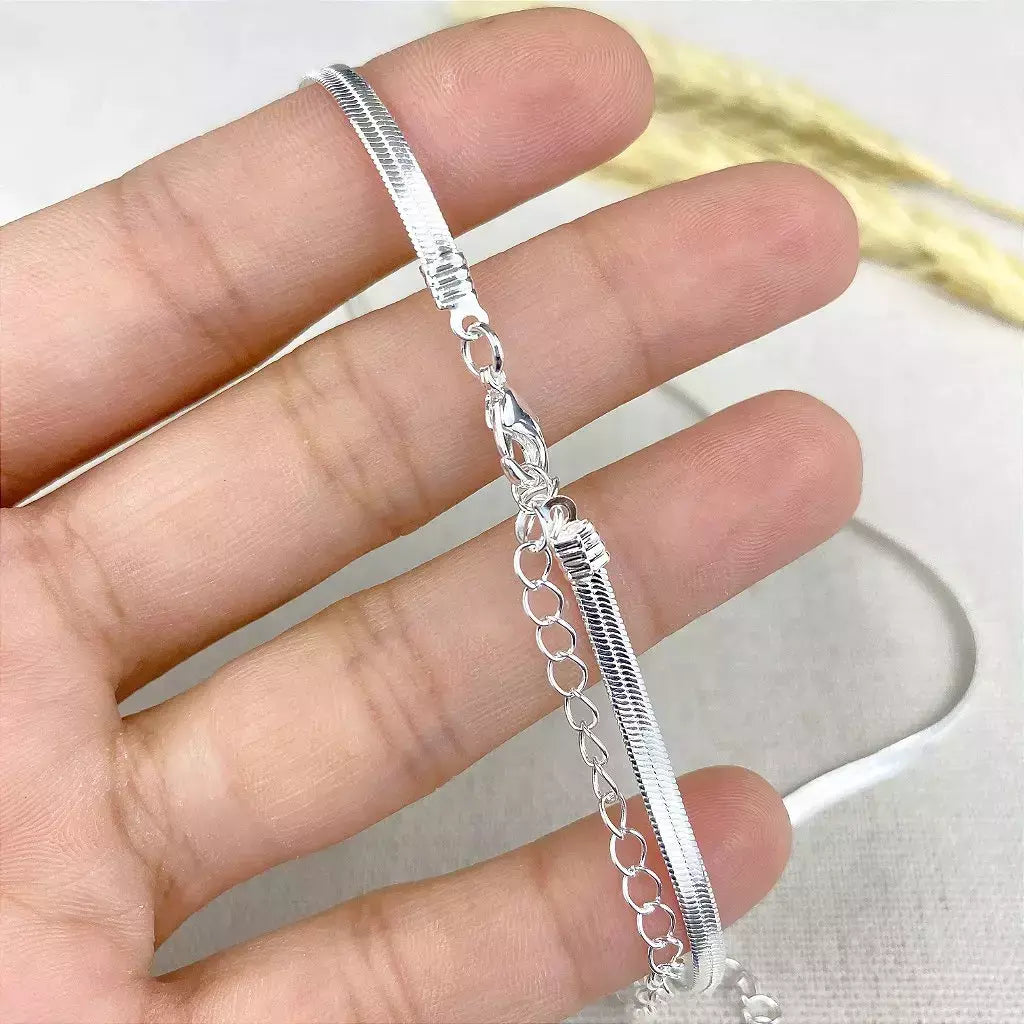 Colar Choker Feminino Liso Fino em Metal com Banho de Prata – Serenité