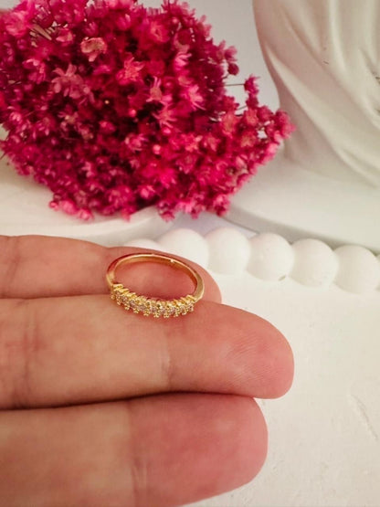 Anel Feminino de Falange com Zircônias Cravejadas em Banho Dourado – Serenité