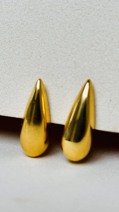 Brinco Feminino Gota Pequena Banho de Ouro 18K em Metal Hipoalergênico – Serenité