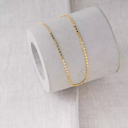 Colar Gargantilha Feminina Medalhinhas Achatadas em Metal com Banho de Ouro – Serenité