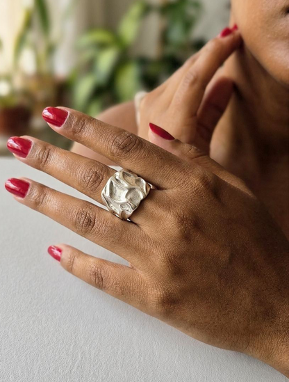 Anel Feminino Elemental Ajustável Banhado a Prata em Metal Premium – Serenité