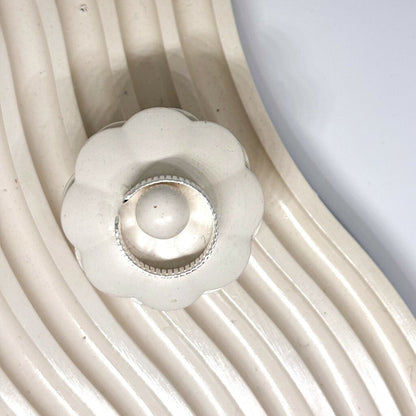 Anel Feminino Regulável Texturizado em Metal Prateado – Serenité