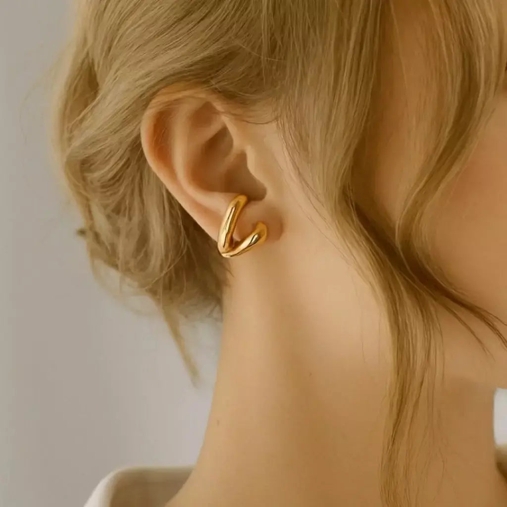 Brinco Feminino Ear Hook Duplo Minimalista em Metal Banhado – Serenité