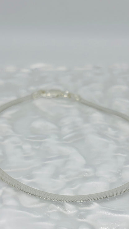 Pulseira Feminina Espinha de Peixe 3mm em Prata Lisa – Serenité