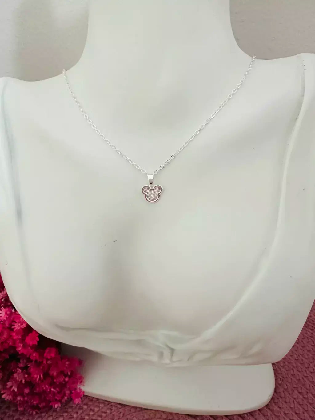 Colar Feminino Mickey com Pingente Delicado em Banho de Prata – Serenité