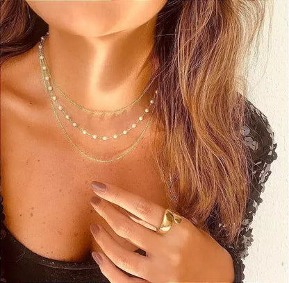 Colar Feminino Triplo com Pérolas em Banho Dourado – Serenité