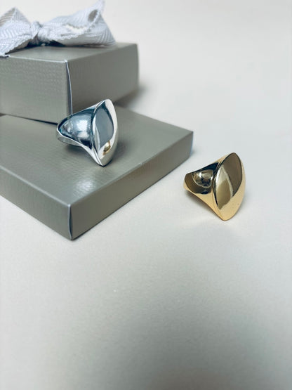 Anel Feminino Oval Bombê Banhado a Ouro 18K em Metal Hipoalergênico – Serenité