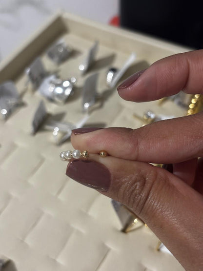 Piercing de Pressão Feminino com Pérolas e Banho de Ouro – Serenité
