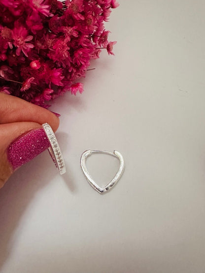 Brinco Argola Feminina Oval com Zircônias em Metal Banhado Prata – Serenité
