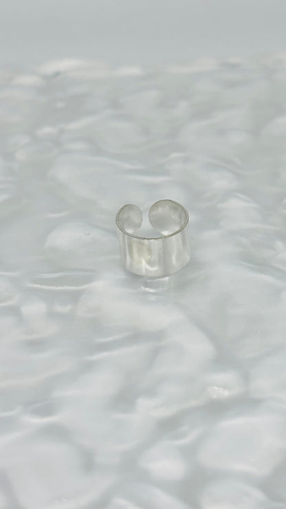 Piercing Fake Liso Unissex em Metal Prateado Ajustável – Serenité