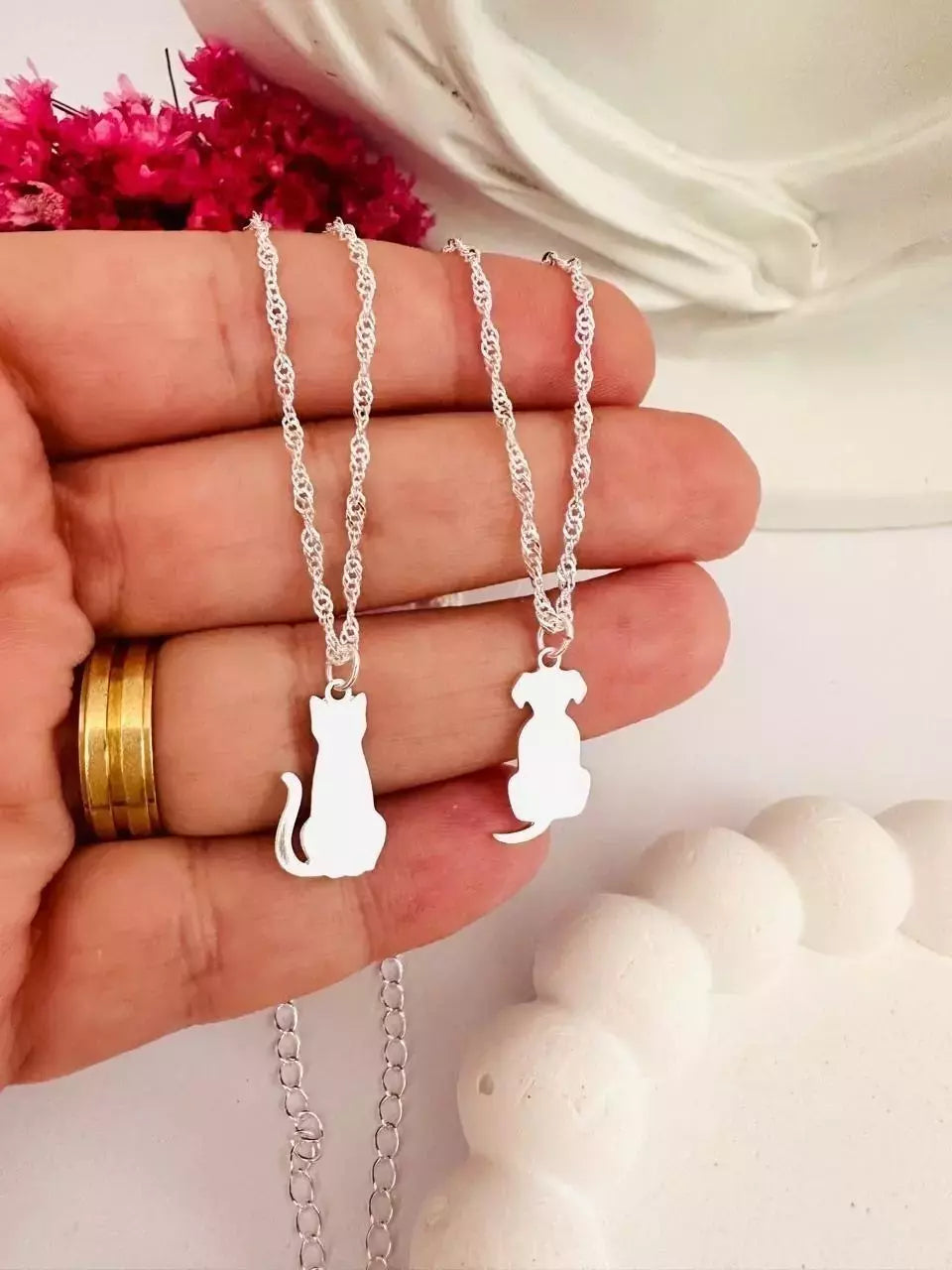 Colar Feminino Minimalista Plaquinha Gato em Aço Prata – Serenité