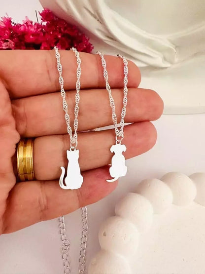 Colar Feminino Minimalista Plaquinha Gato em Aço Prata – Serenité