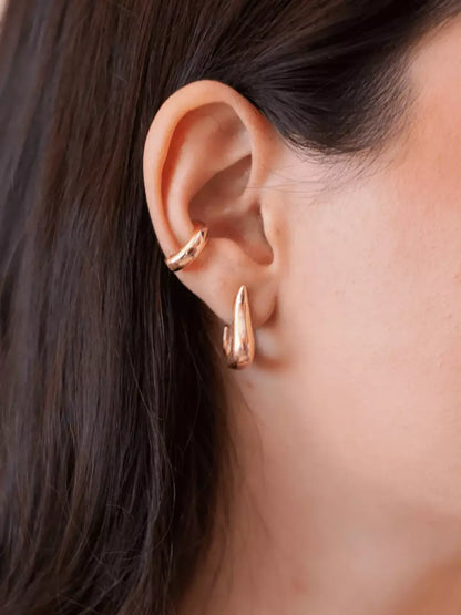 Brinco Feminino Lisce com Design Orgânico em Metal Banhado a Ouro – Serenité