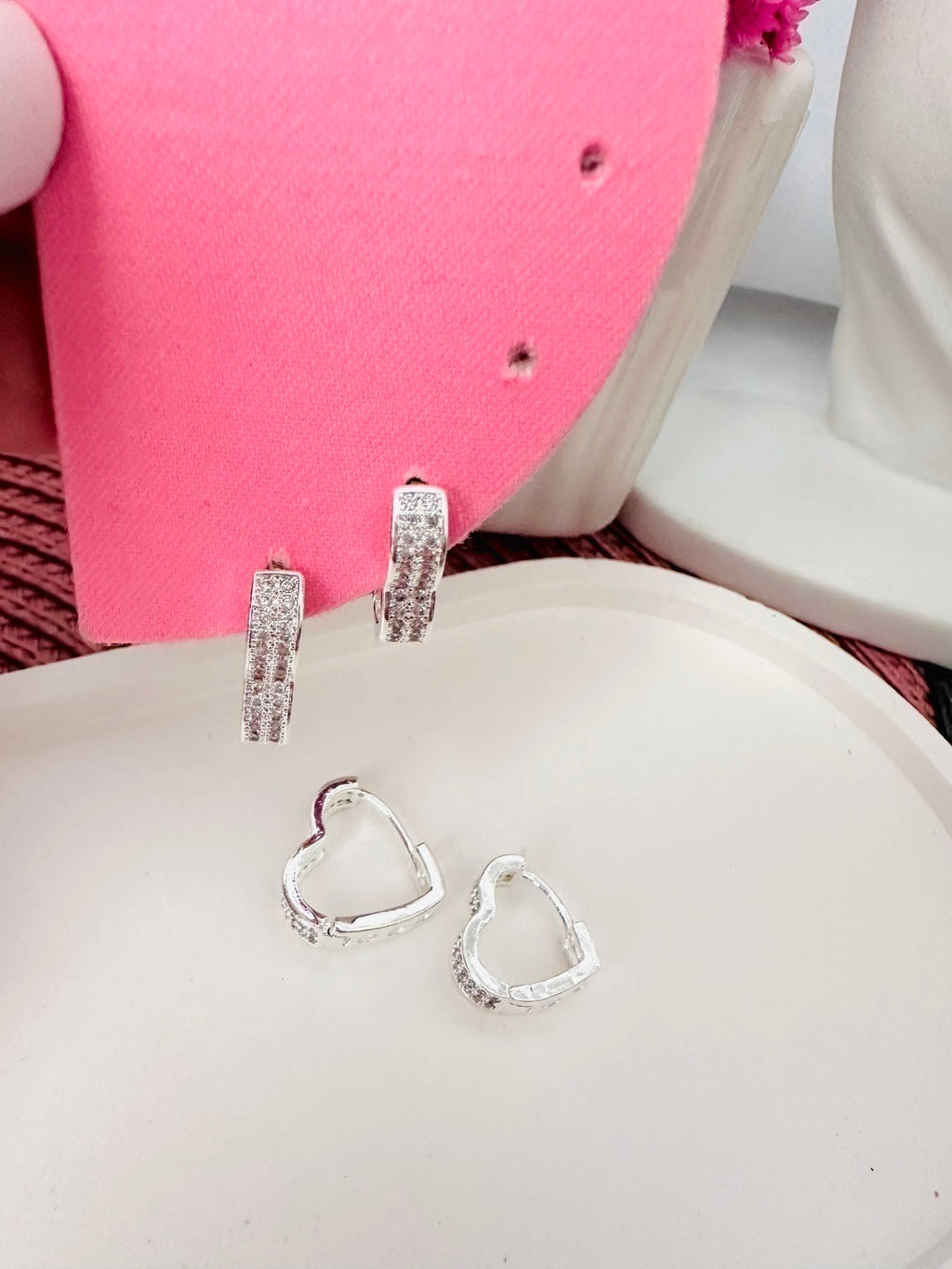 Brinco Feminino Argola Dupla com Zircônia Coração em Banho de Prata – Serenité