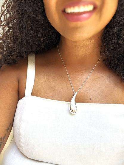 Colar Feminino Vírgula Alongado em Banho de Prata 925 – Serenité
