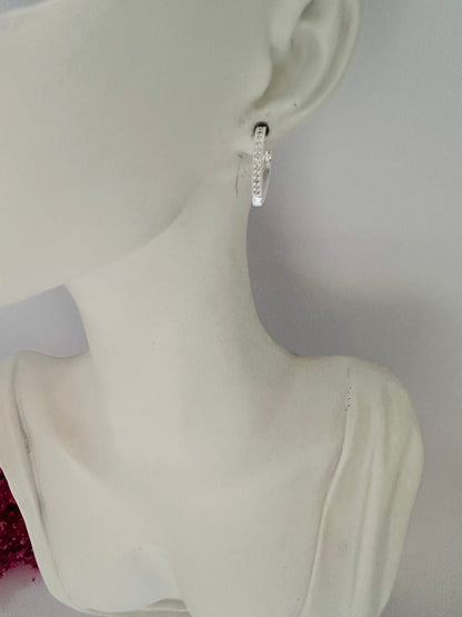 Brinco Argola Feminina Oval com Zircônias em Metal Banhado Prata – Serenité